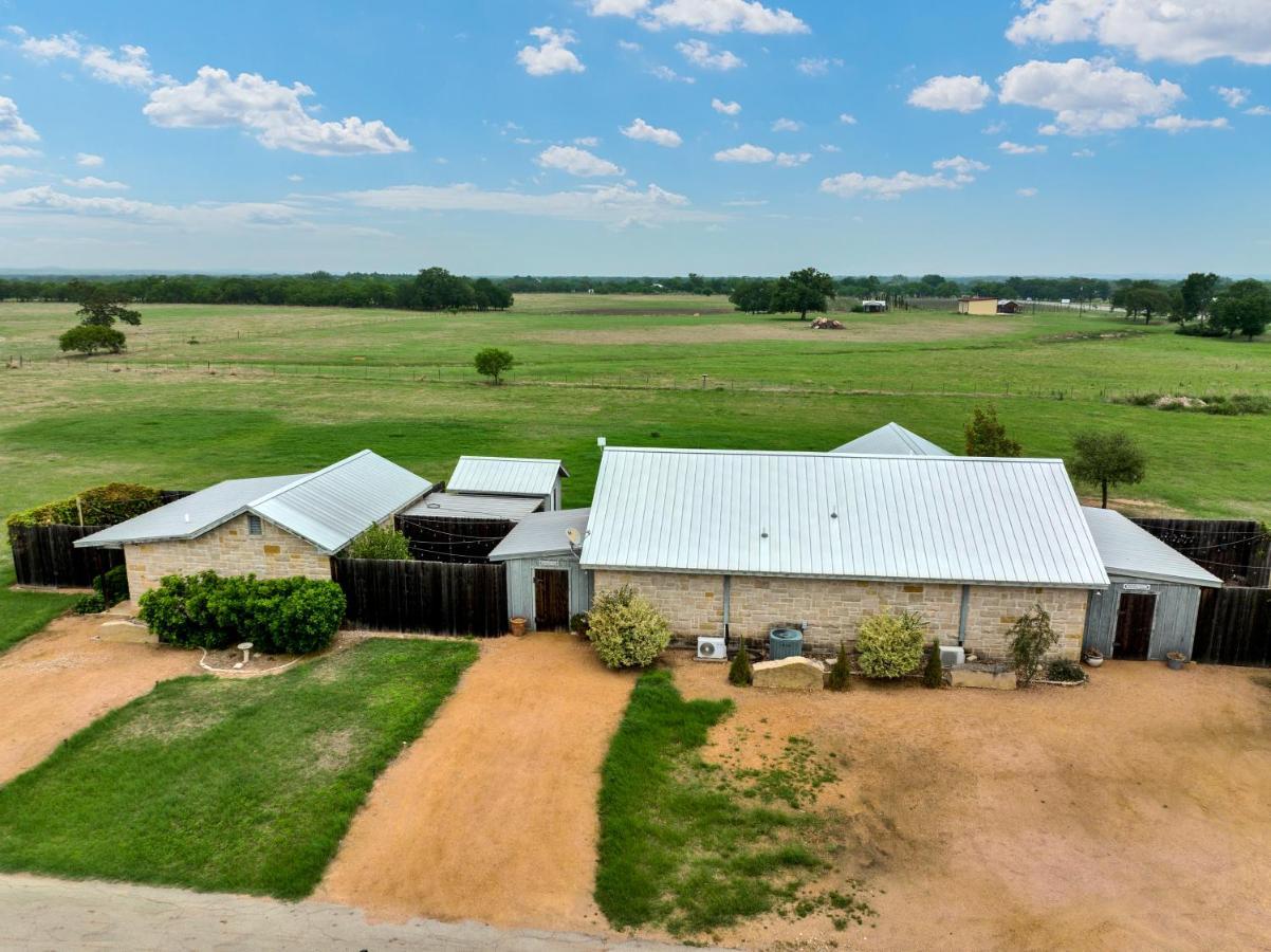 Romantic Oasis With Hot Tub Near Fred And Wineries! フレデリックスバーグ エクステリア 写真